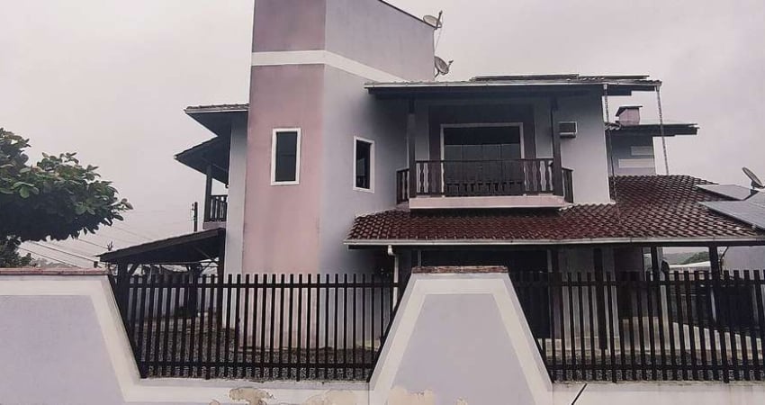 Sobrado à venda no bairro Tifa Martins em Jaraguá do Sul/SC