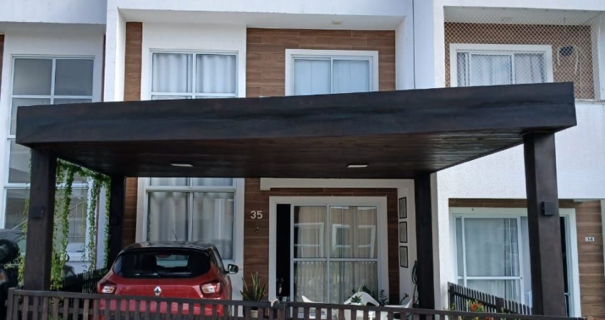 Casa Triplex em Condomínio Fechado em Parnamirim - 3 Suítes -102m² - Churrasqueira Individual