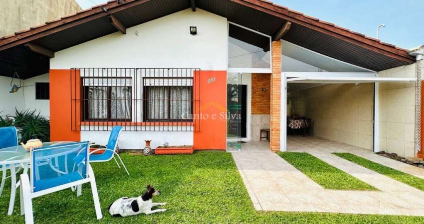 Casa com 3 dormitórios próximo ao centro em Atlântida Sul
