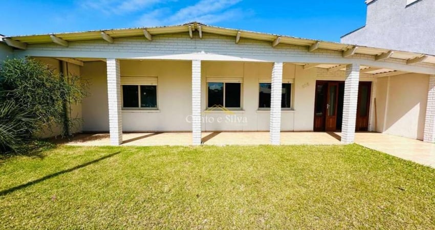 Casa na praia, à 400 metros do mar com piscina. e mobiliada.
