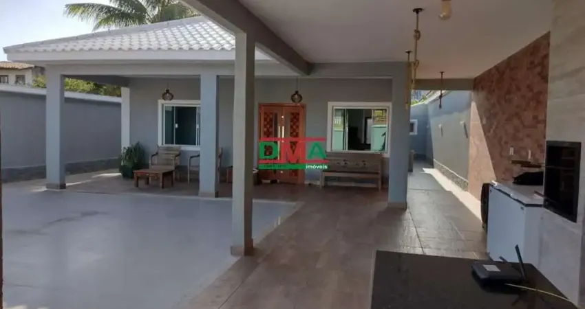Excelente casa na barra de Maricá - 3 quartos ( 1 suíte com closet ) - área gourmet - piscina - terreno de 480m&#178;