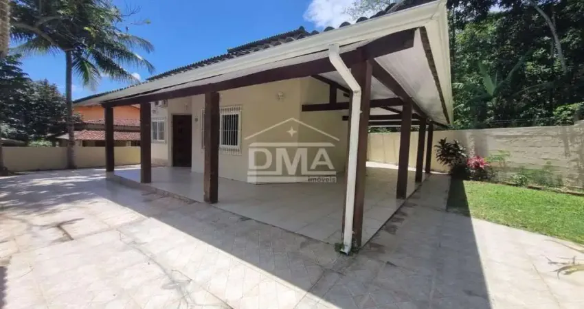 Casa de condomínio - 3 quartos ( 2 suítes ) - piscina - àrea gourmet