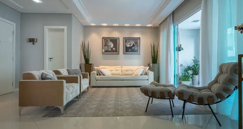 Apartamento a poucos metros do mar, no edifício Villa do Mar, com 4 suítes e living integrado em uma área de 195 m², aguarda você melhor em uma das melhores localizações em Meia Praia - Itapema/SC