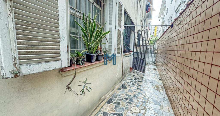 Apartamento térreo com 2 dormitórios à venda, 60 m² por R$297mil - Boqueirão - Santos/SP