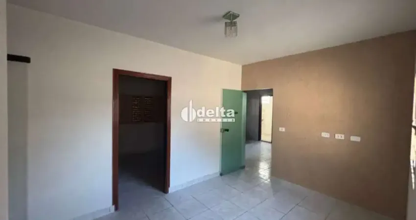 Casa disponível para locação no bairro santa mônica em uberlândia-mg