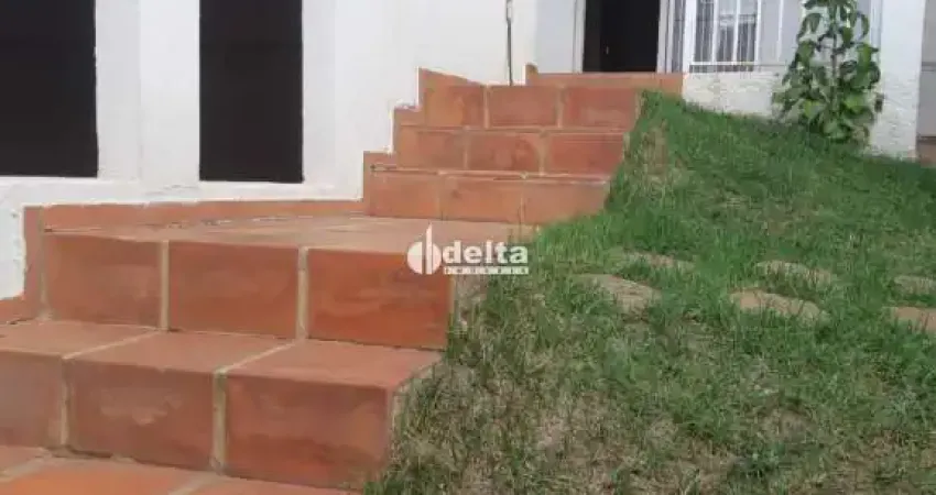 Casa disponível para locação e venda no bairro Vigilato Pereira em Uberlândia-MG