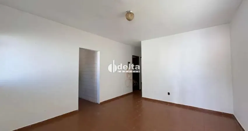 Casa residencial disponível para locação no bairro Segismundo Pereira em Uberlândia-MG.