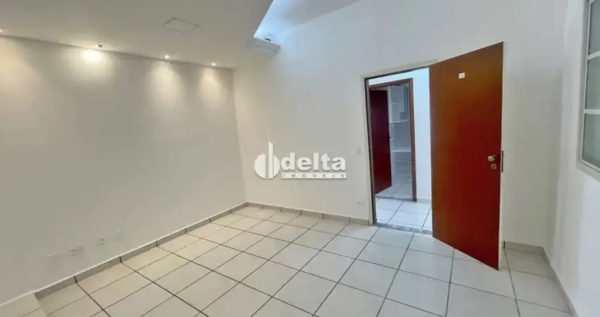 Casa comercial disponível para locação no bairro Centro em Uberlândia-MG