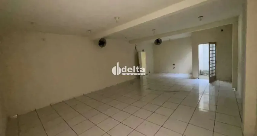 Casa comercial disponível para locação no bairro Pampulha em Uberlândia-MG