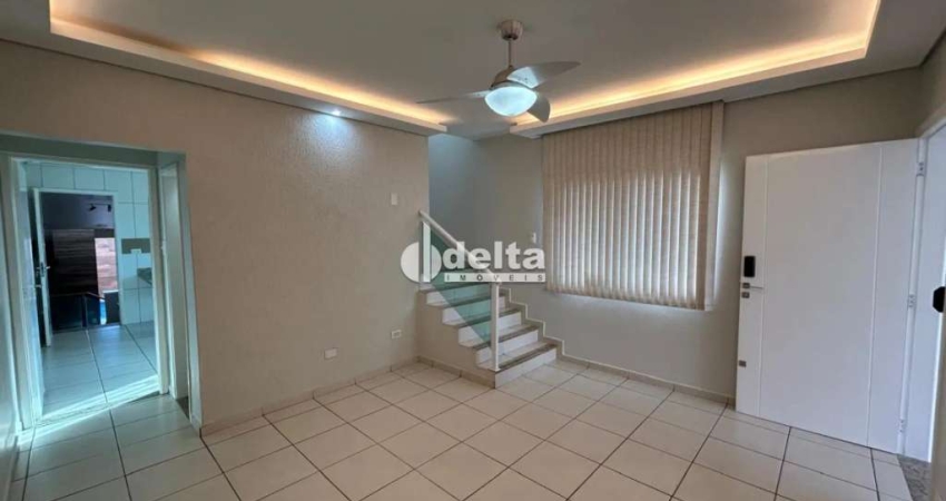 Casa residencial disponível para Locação no bairro Tabajaras em Uberlândia-MG.