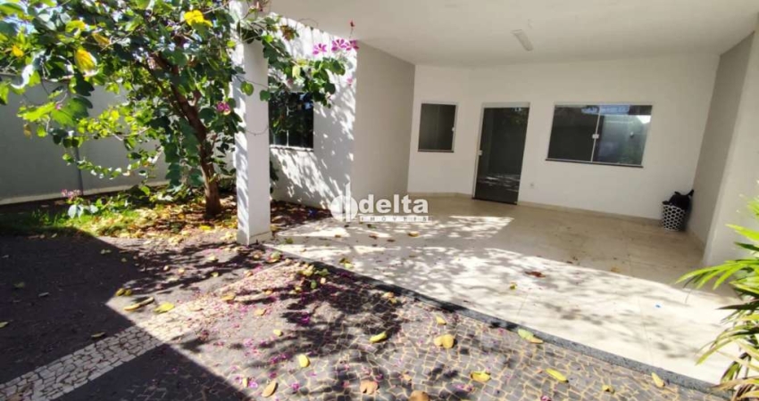 Casa residencial disponível para locação no bairro Granada em Uberlândia-MG.