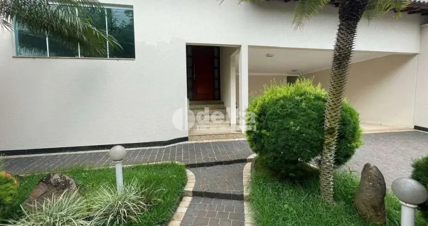 Casa residencial disponível para locação no bairro Cidade Jardim em Uberlândia-MG.
