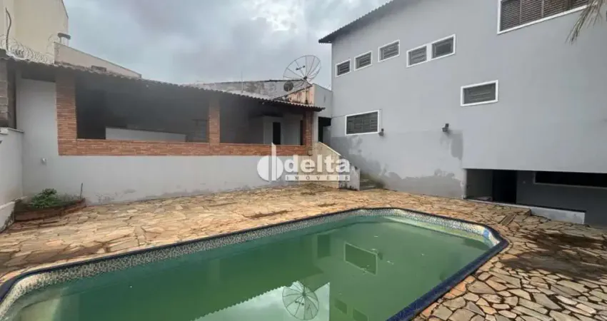 Casa disponível para locação e venda no bairro Jardim Patrícia em Uberlândia-MG