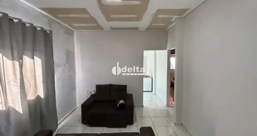 Casa residencial disponível para locação no bairro Jardim das Palmeiras em Uberlândia-MG.