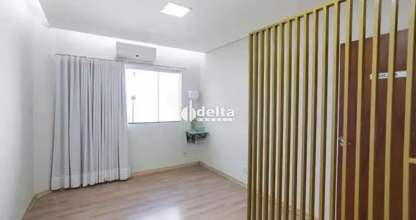 Casa comercial disponível para locação no bairro Fundinho em Uberlândia-MG.