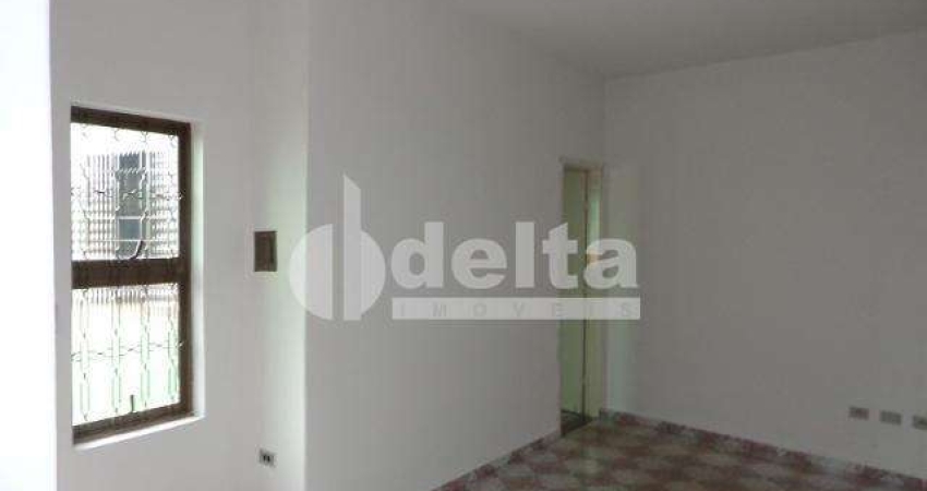 Casa disponível para locação no bairro Daniel Fonseca em Uberlândia-MG