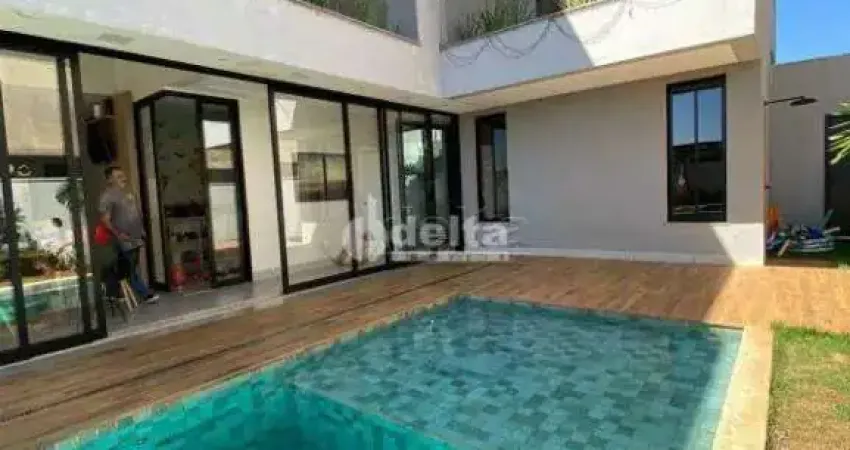 Casa mobiliada no condomínio Alpha Ville disponível para locação no bairro Granja Marileusa em Uberlândia-MG