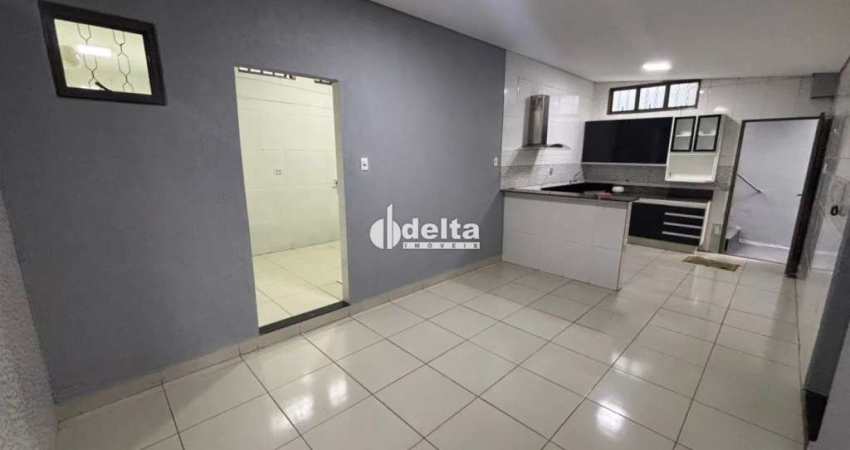 Casa residencial disponível no bairro Daniel Fonseca em Uberlândia-MG.
