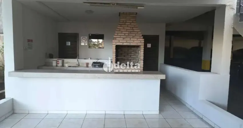 Cobertura disponível para locação e venda no bairro Martins em Uberlândia-MG