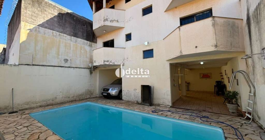 Casa residencial disponível para locação no bairro Cidade Jardim em Uberlândia-MG.
