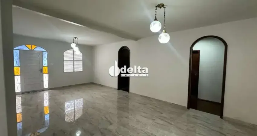 Casa comercial disponível para locação no bairro Fundinho em Uberlândia-MG