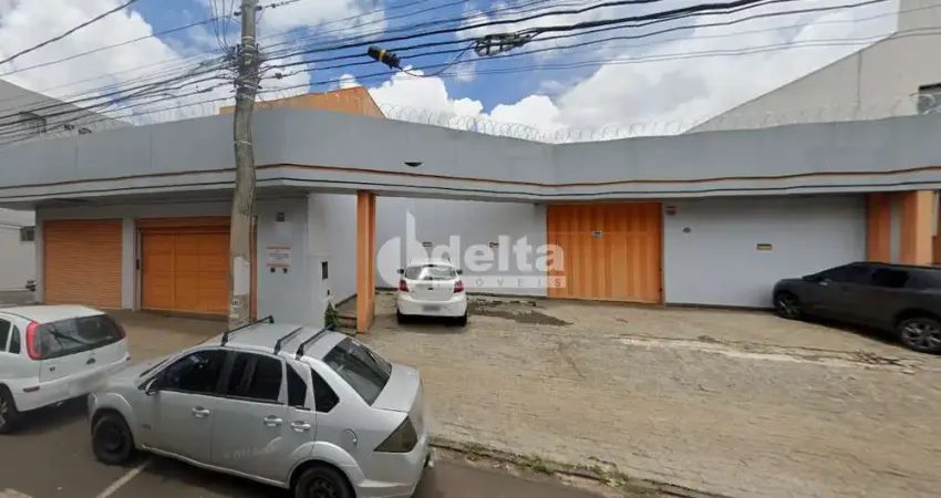 Loja disponível para locação no bairro Daniel Fonseca em Uberlândia-MG.