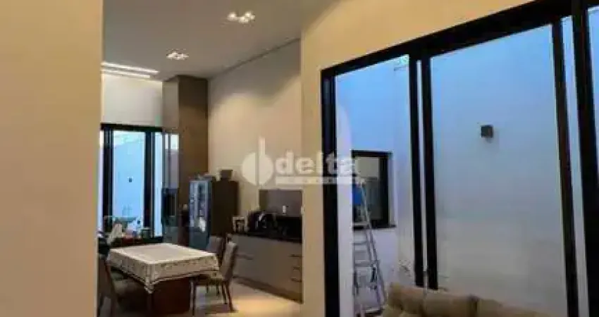 Casa residencial disponível para venda no bairro Novo Mundo em Uberlândia-MG
