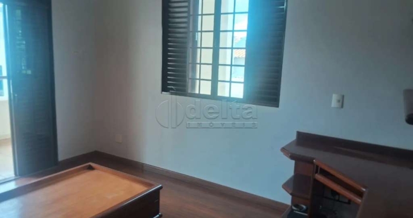 Casa residencial disponível no bairro Jardim Karaiba em Uberlândia-MG