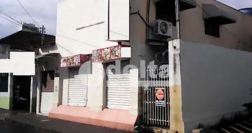 Casa comercial disponível para locação no bairro Centro em Uberlândia-MG