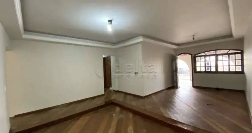 Casa residencial disponível para locação no bairro Cidade Jardim em Uberlândia-MG