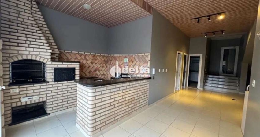Casa em condomínio disponível para locação no bairro Nova Uberlândia-MG