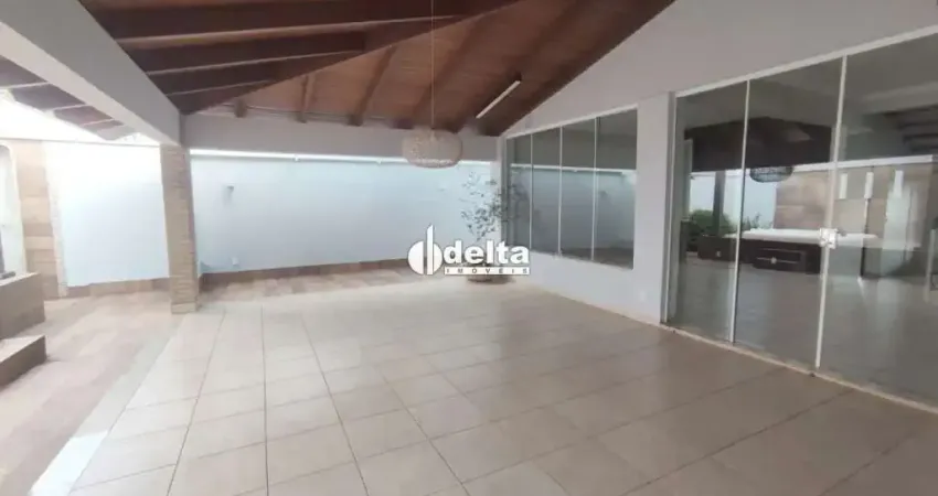 Casa no condomínio bosque karaíba disponível para locação e venda em uberlândia-mg.