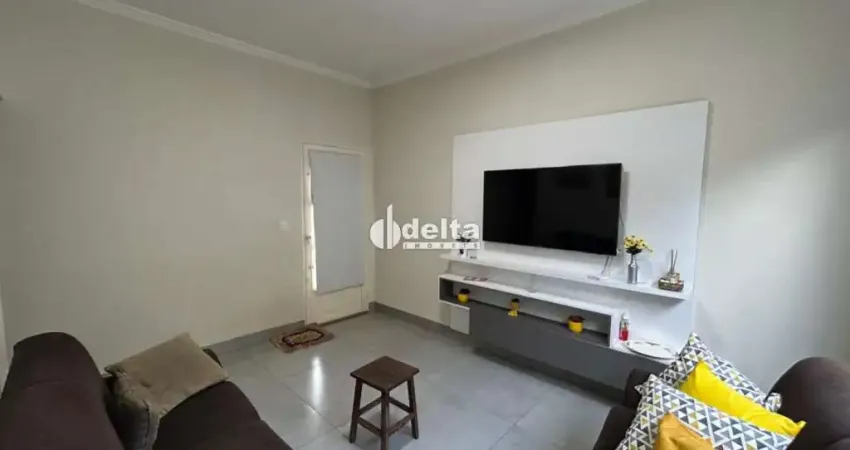 Casa residencial disponível para locação e venda no bairro Buritis em Uberlândia-MG.