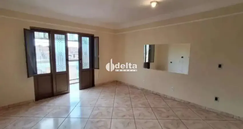 Casa disponível para locação no bairro Martins em Uberlândia-MG.