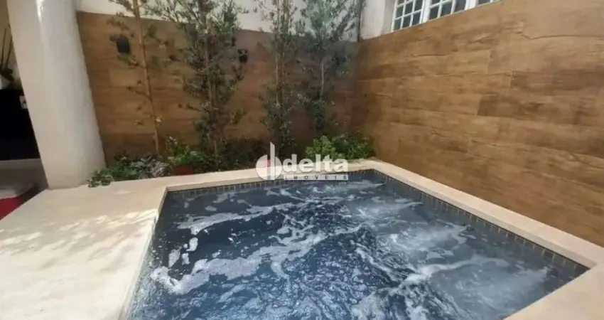 Casa residencial disponível para locação no bairro Presidente Roosevelt em Uberlândia-MG.