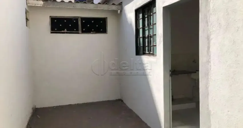 Loja disponível para locação no bairro Santa Mônica em Uberlândia-MG