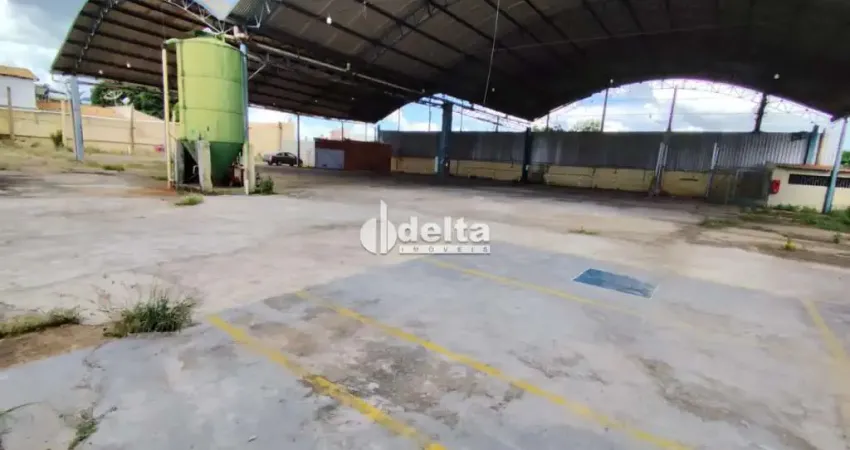 Galpão disponível para locação no bairro roosevelt em uberlândia-mg