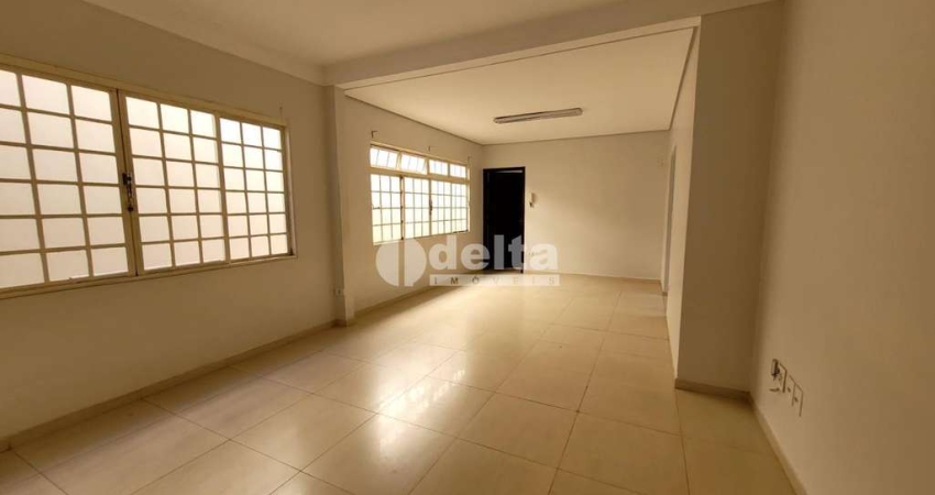Casa disponível para locação no bairro Saraiva em Uberlândia-MG