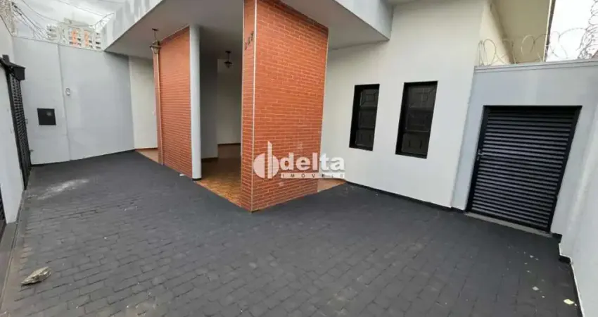 Casa comercial disponível para locação no bairro Centro em Uberlândia-MG