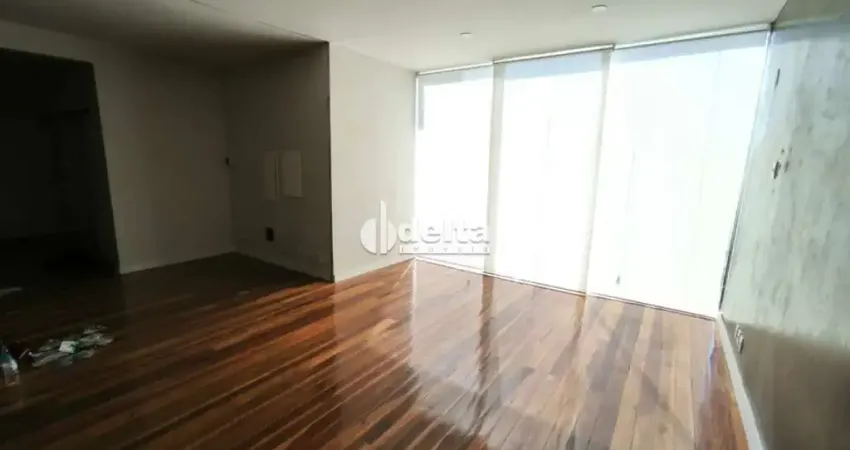 Casa comercial disponível para locação no bairro tabajaras em uberlândia-mg.