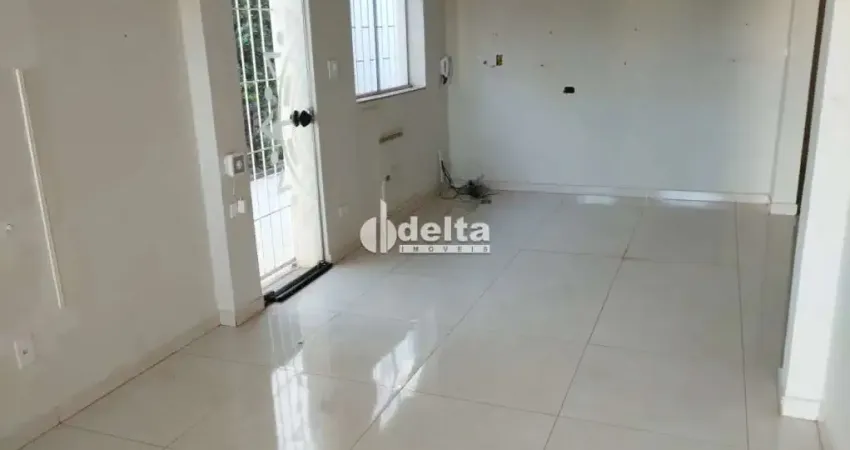 Casa comercial disponível para locação e venda no bairro Tabajaras em Uberlândia-MG