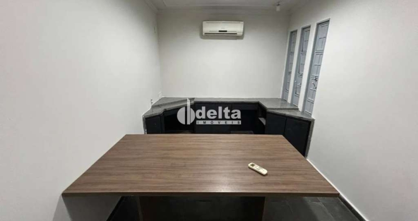 Sala comercial disponível para locação no bairro Cazeca em Uberlândia-MG