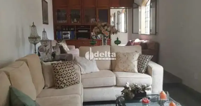 Casa residencial ou comercial disponível para locação no bairro santa mônica em uberlândia-mg