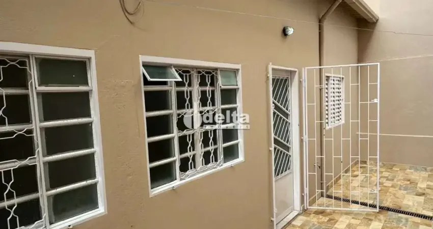 Casa disponível para locação no bairro Santa Mônica em Uberlândia-MG