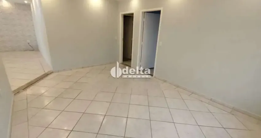 Casa disponível para locação e venda  no bairro Cidade Jardim em Uberlândia-MG
