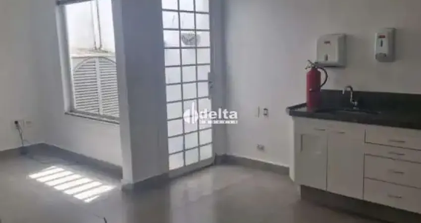 Casa comercial disponível para locação no bairro centro em uberlândia-mg.