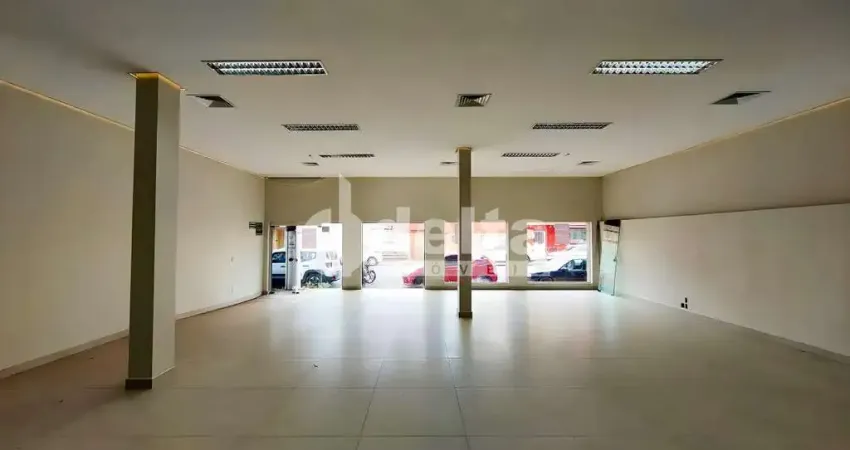 Loja disponível para locação no bairro Nossa Senhora Aparecida em Uberlândia-MG.
