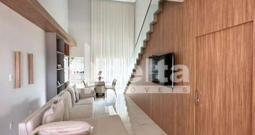 Excelente casa Mobiliada Condomínio Splendido, com área construída de aproximadamente 240m²