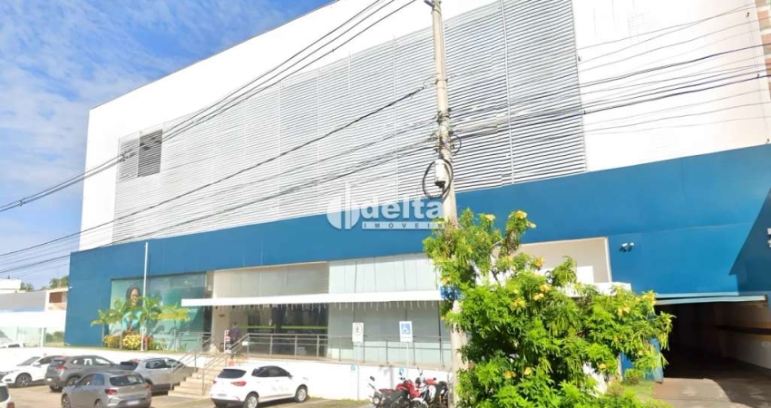 Loja disponível para locação na Avenida Rondon Pacheco em Uberlândia-MG