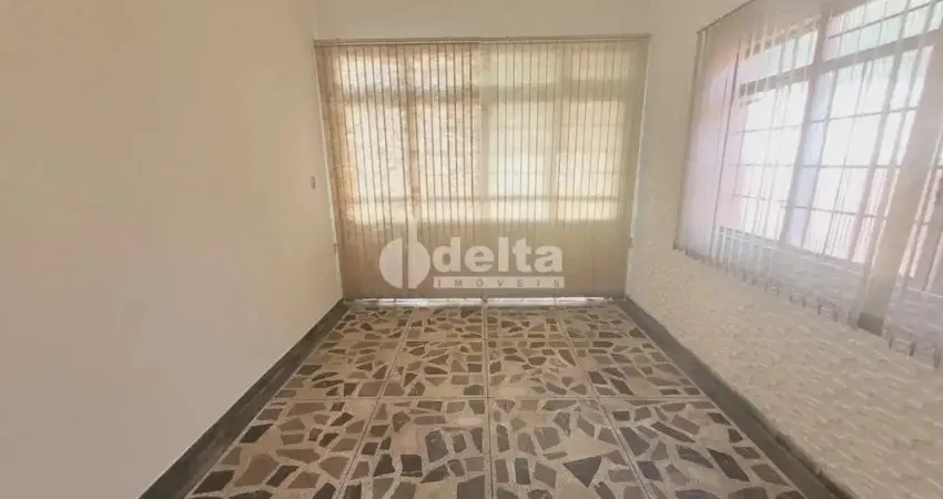 Casa residencial disponível para locação no bairro Osvaldo Rezende em Uberlândia-MG